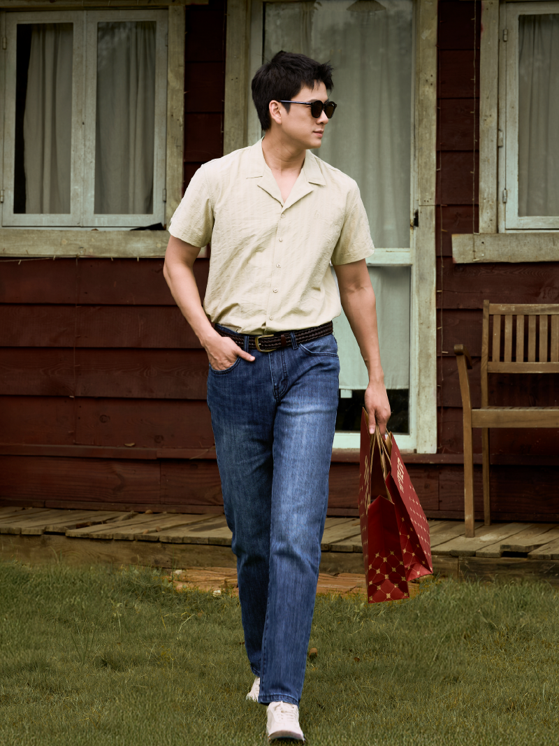 Quần Jean Thêu Pattern Ngựa Túi Sau Form Regular Q